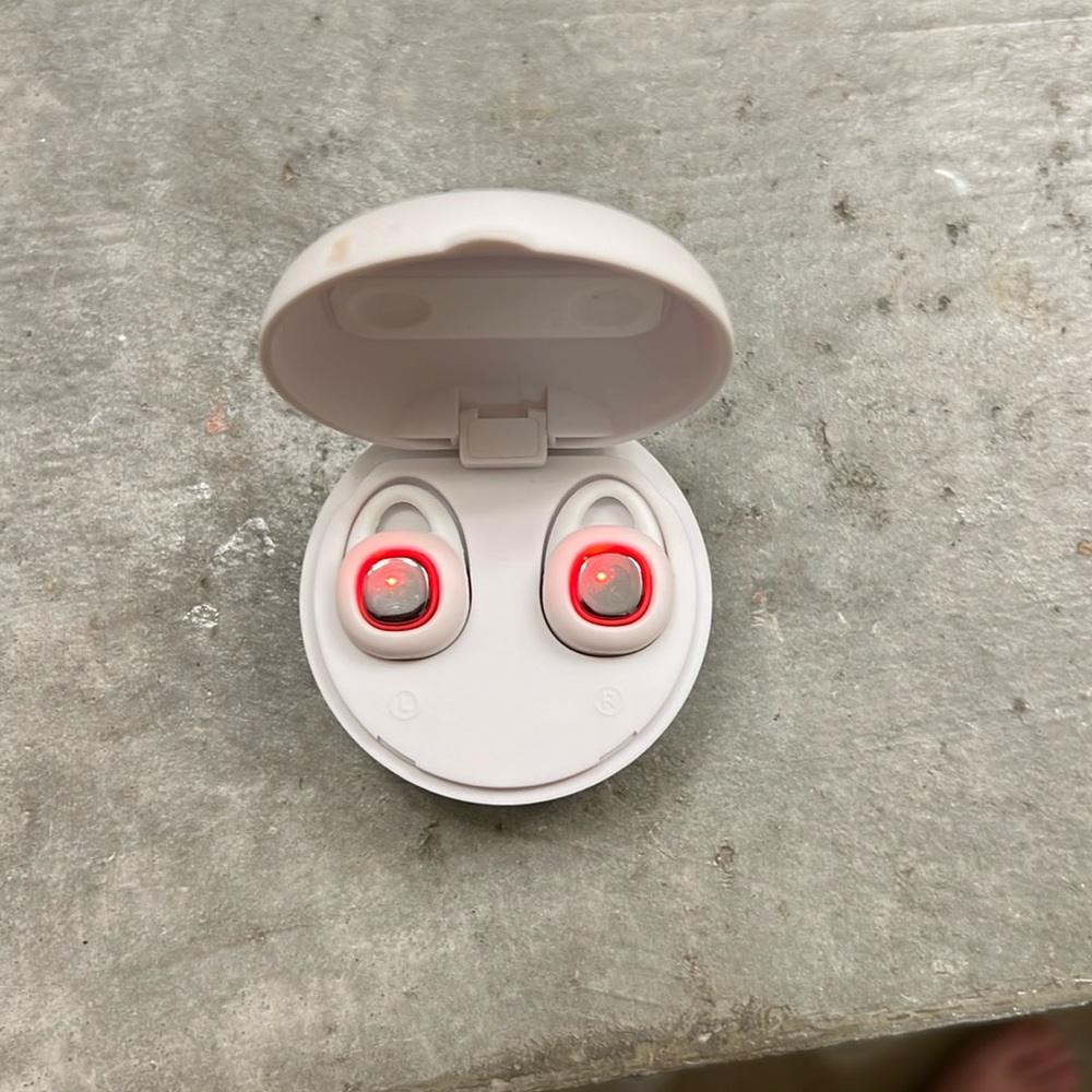 Wireless earbuds